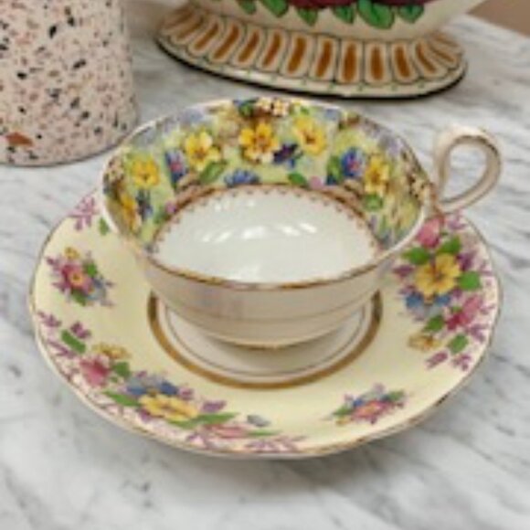 Royal Albert - Mary's Garden- Tea Cup & Saucer - Picture 3 of 3